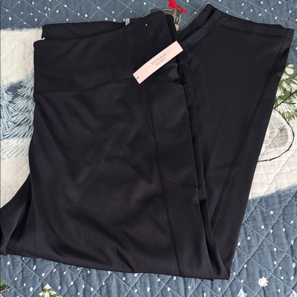 BNWT Victoria's Secret Classic Black high rise pocket leggings